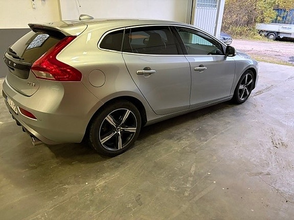 Volvo V40 4 of 11