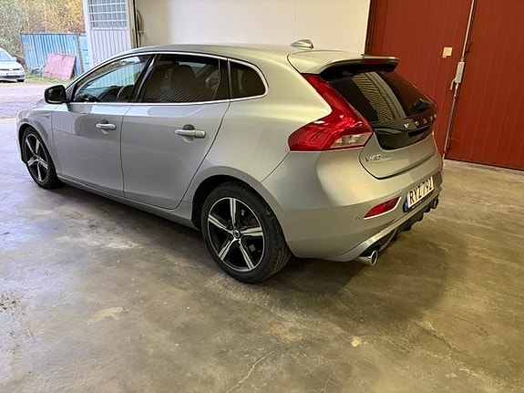 Volvo V40 3 of 11
