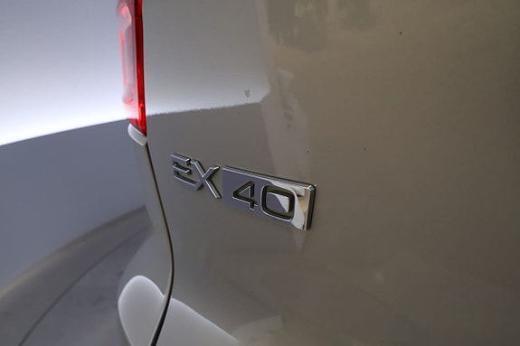 Volvo EX40 10 of 22
