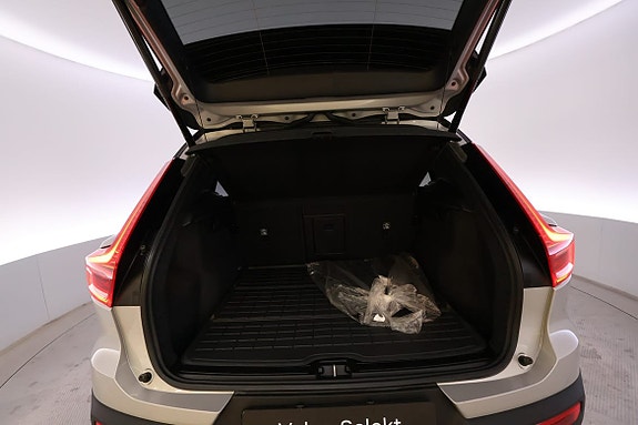 Volvo EX40 13 of 22