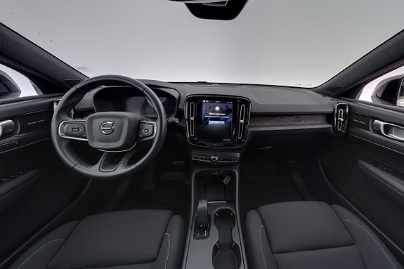 Volvo EX40 7 of 22