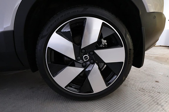 Volvo EX40 15 of 22
