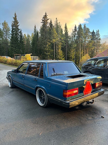 Volvo 740 2 of 6