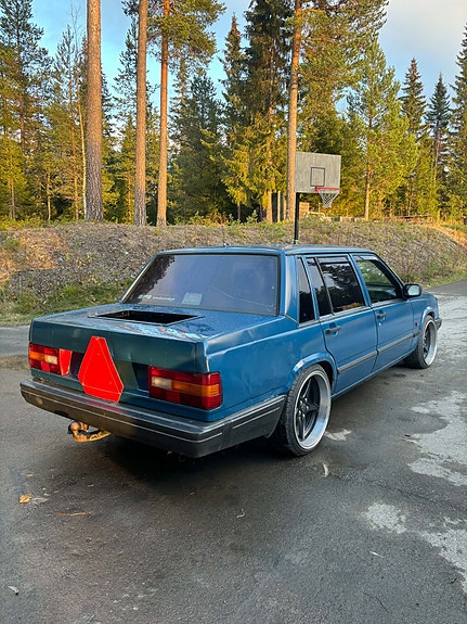 Volvo 740 3 of 6