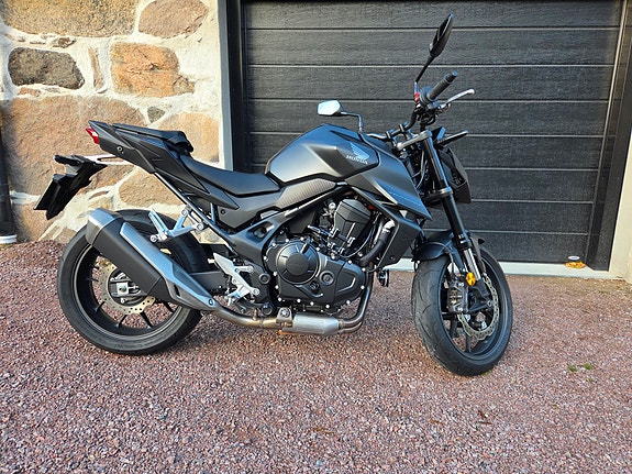 Honda CB 750 Hornet 2 of 3
