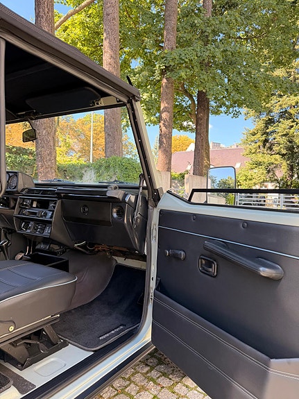 Mercedes-Benz G300 12 of 24