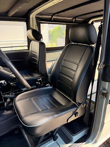 Mercedes-Benz G300 18 of 24