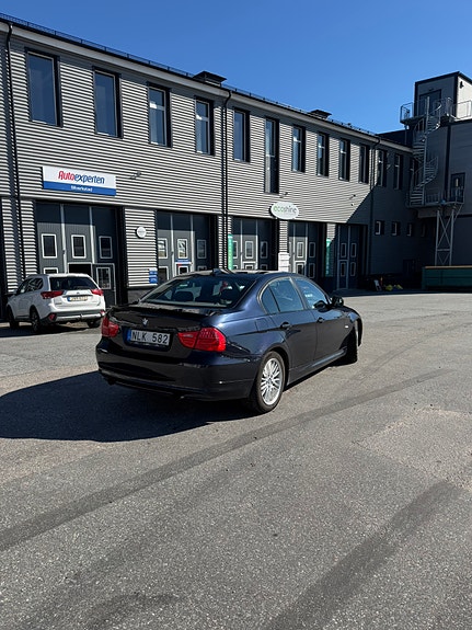 BMW 335i 2 of 12