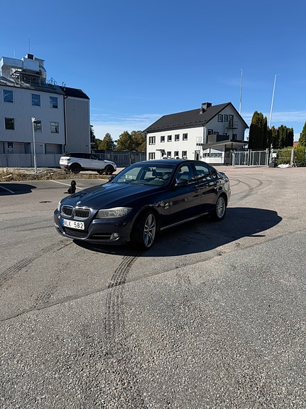 BMW 335i 3 of 12
