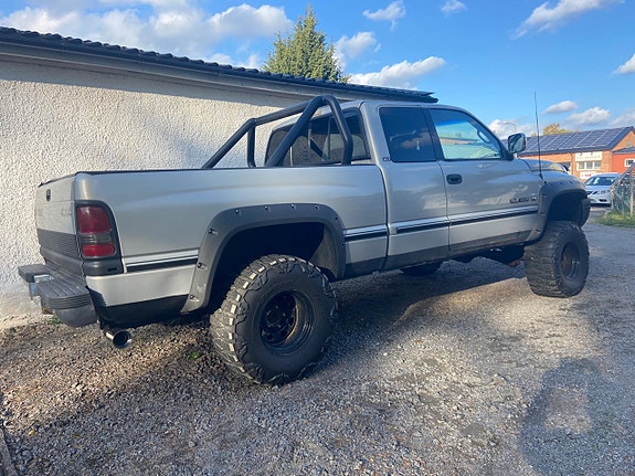 Dodge RAM 1500 2 of 10