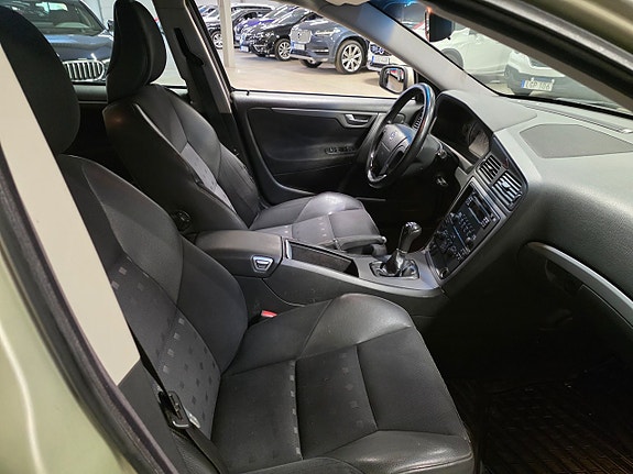 Volvo V70 7 of 9