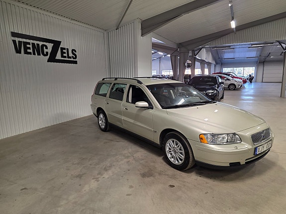 Volvo V70 2 of 9