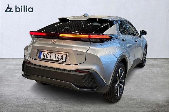 Toyota C-HR 18 of 24