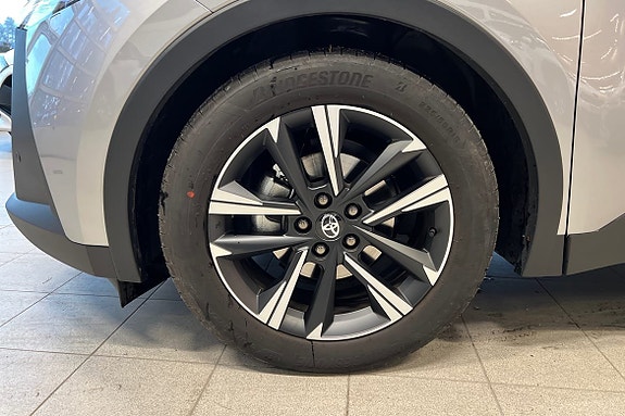 Toyota C-HR 16 of 24