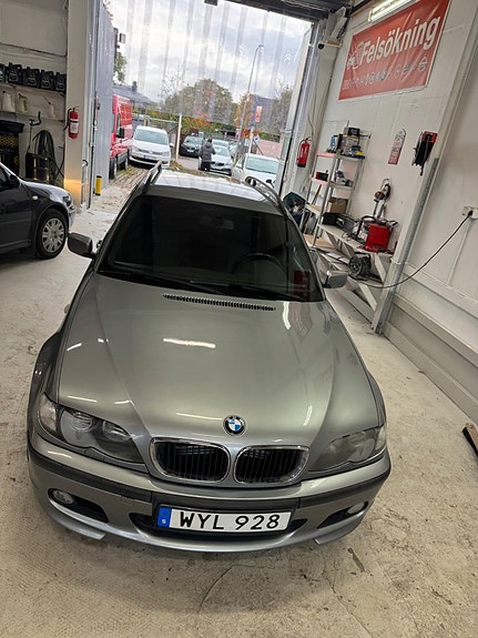 BMW 320i 13 of 20