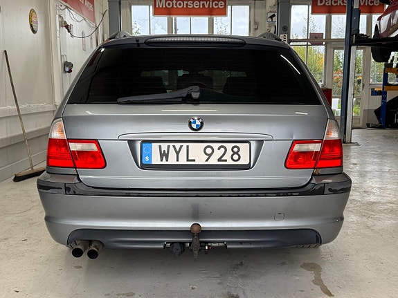 BMW 320i 12 of 20