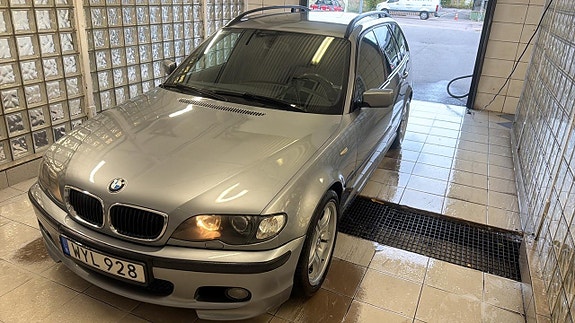 BMW 320i 2 of 20