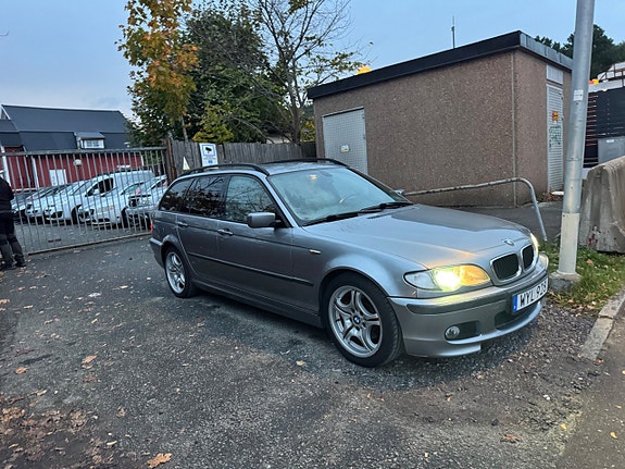 BMW 320i 3 of 20