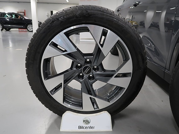 Audi Q8 e-tron 13 of 30