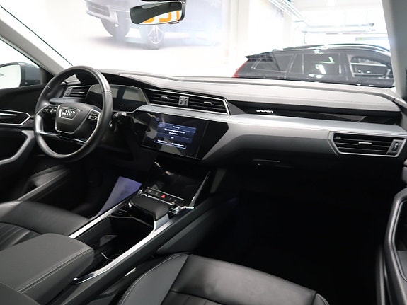 Audi Q8 e-tron 18 of 30