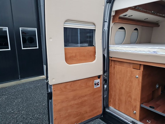 Malibu Van 640 160 hk, automat, långbäddar, dragkrok 11 of 25