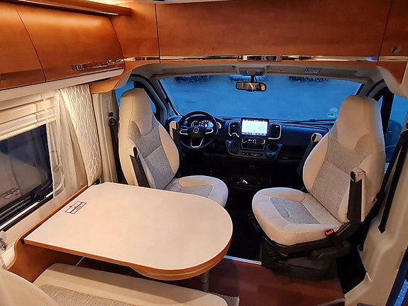 Malibu Van 640 160 hk, automat, långbäddar, dragkrok 21 of 25