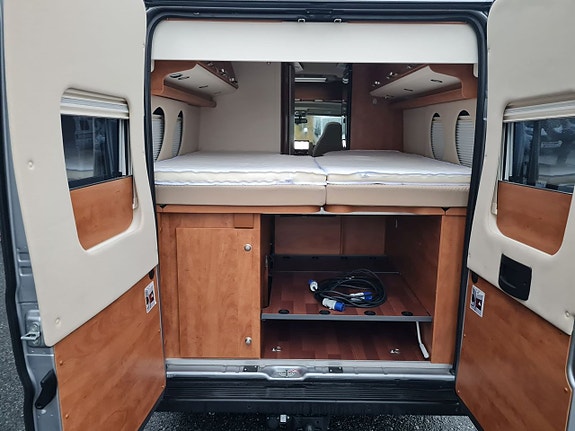 Malibu Van 640 160 hk, automat, långbäddar, dragkrok 10 of 25