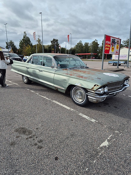 Cadillac Sedan DeVille 17 of 18