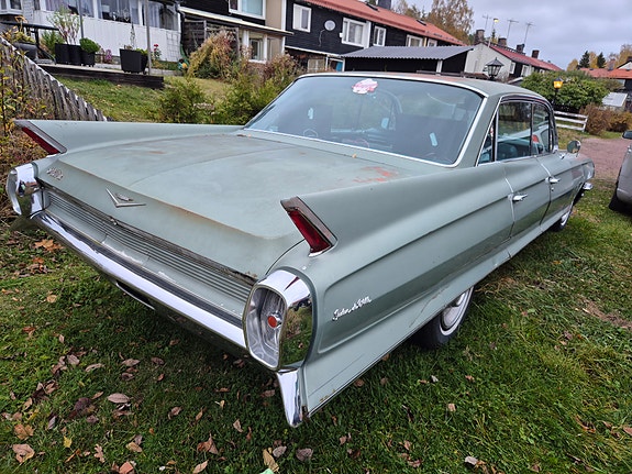 Cadillac Sedan DeVille 8 of 18