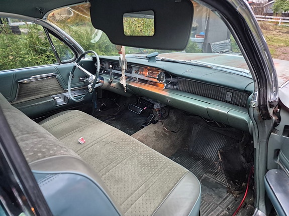 Cadillac Sedan DeVille 2 of 18