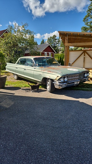 Cadillac Sedan DeVille 14 of 18