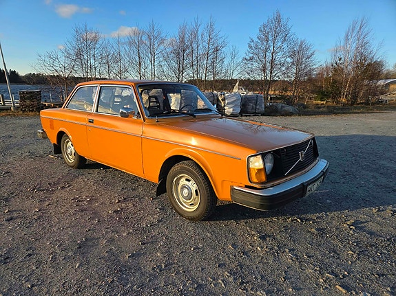 Volvo 242 2 of 7