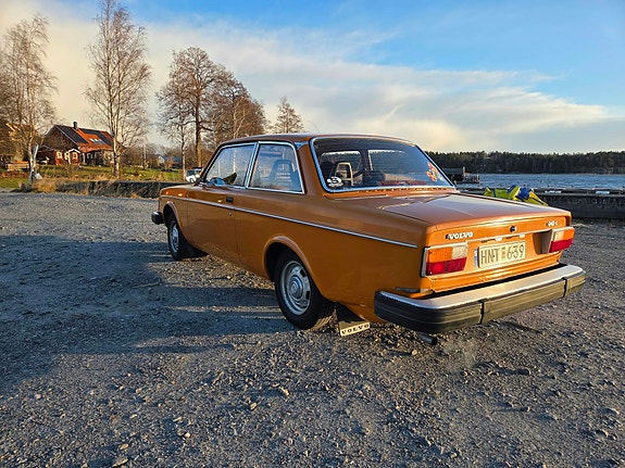 Volvo 242 3 of 7