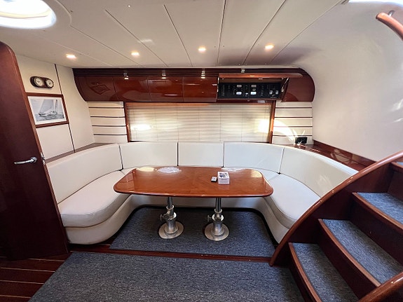 Princess V50 -99 | 2 x Volvo Penta TAMD122 EDC 620 hk | Byte 8 of 12
