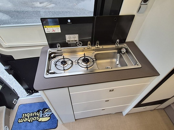 Bürstner Eliseo 600 140 hk, automat, bra lastvikt, 3 sovplatser, kanonfin 13 of 26