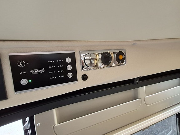 Bürstner Eliseo 600 140 hk, automat, bra lastvikt, 3 sovplatser, kanonfin 11 of 26