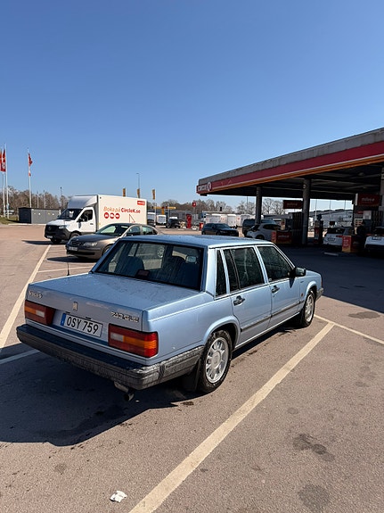 Volvo 740 3 of 8