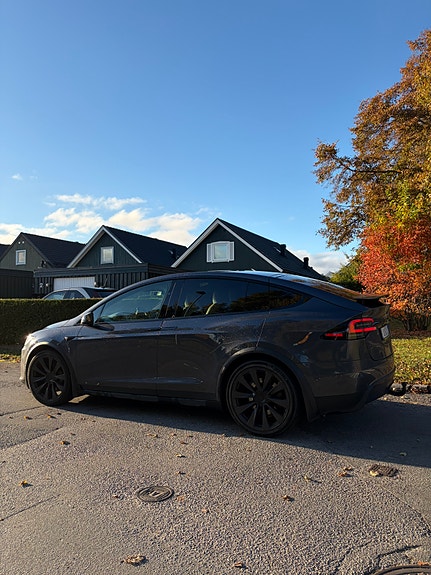 Tesla Model X 5 of 15