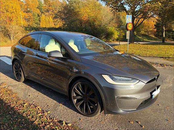 Tesla Model X 3 of 15