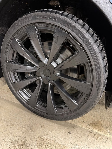 Tesla Model X 13 of 15
