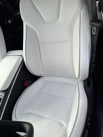Tesla Model X 6 of 15