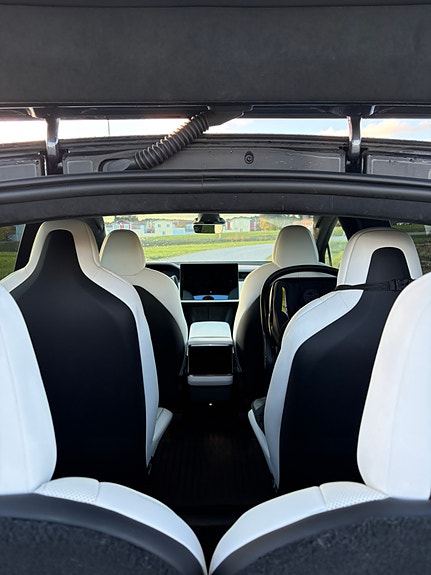 Tesla Model X 12 of 15
