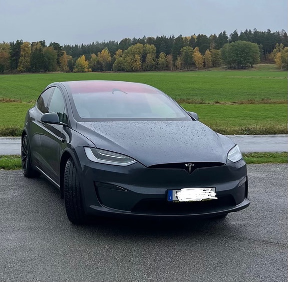 Tesla Model X 11 of 15