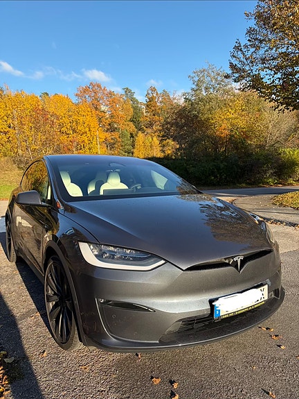 Tesla Model X 4 of 15