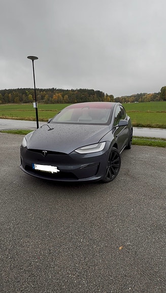 Tesla Model X 9 of 15