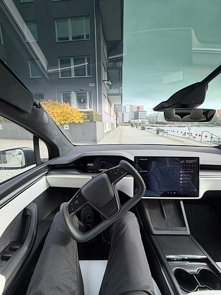Tesla Model X 5 of 15