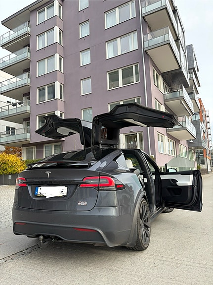 Tesla Model X 3 of 15