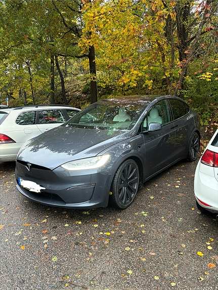Tesla Model X 4 of 15