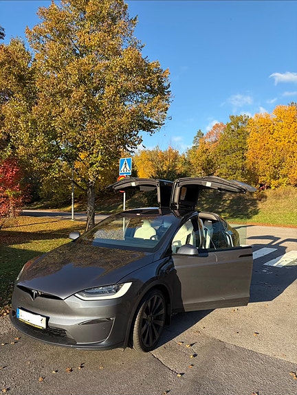 Tesla Model X 2 of 15