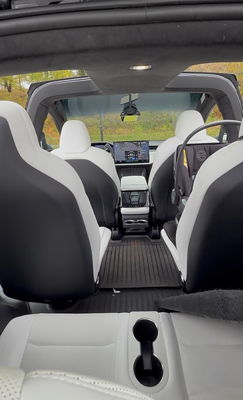 Tesla Model X 7 of 15